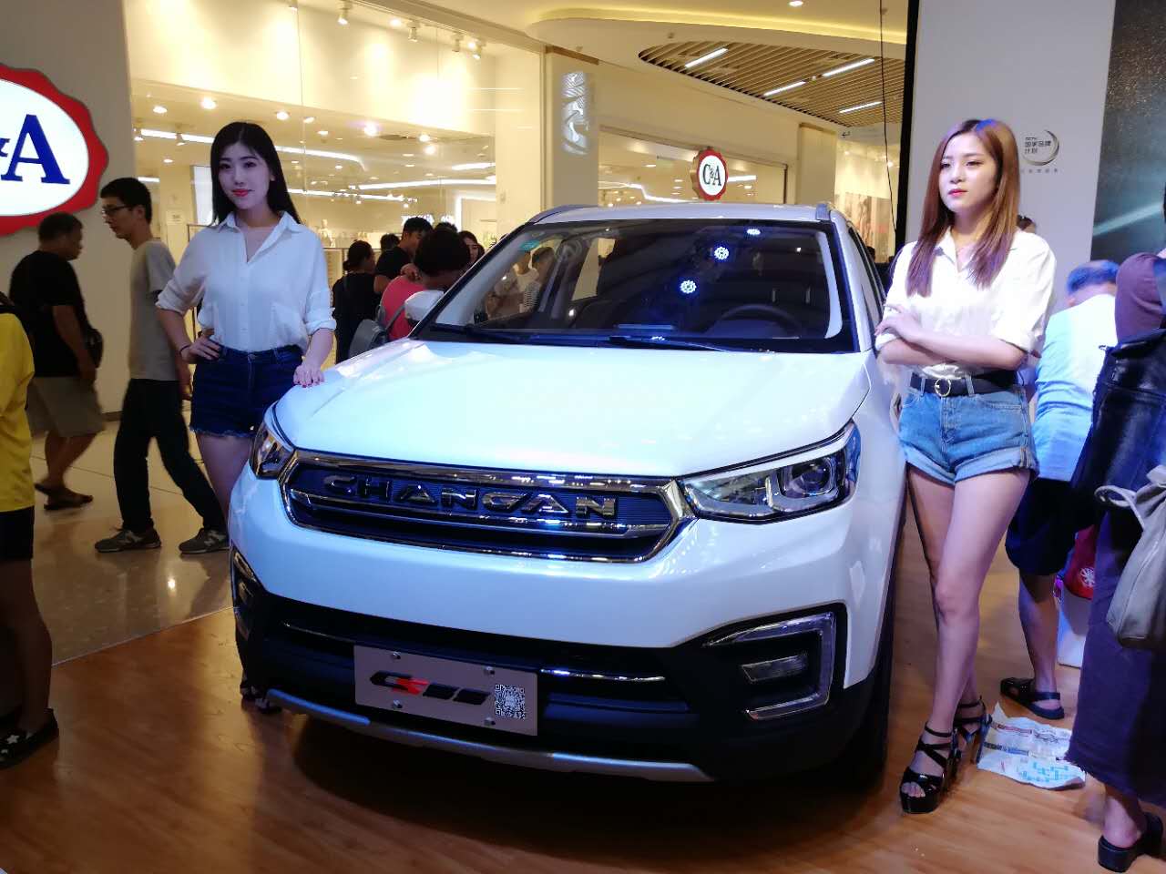 ɫSUV߽ԭأΧۿ