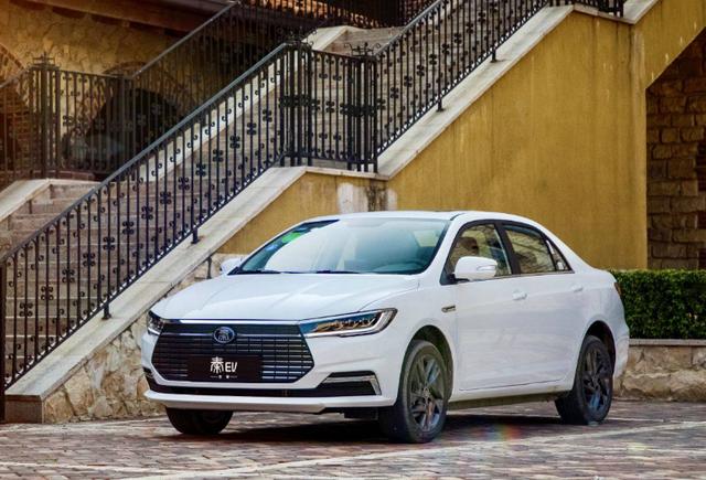 4月份新能源车销量公布，Model 3跌落神坛，北汽EU惜落榜