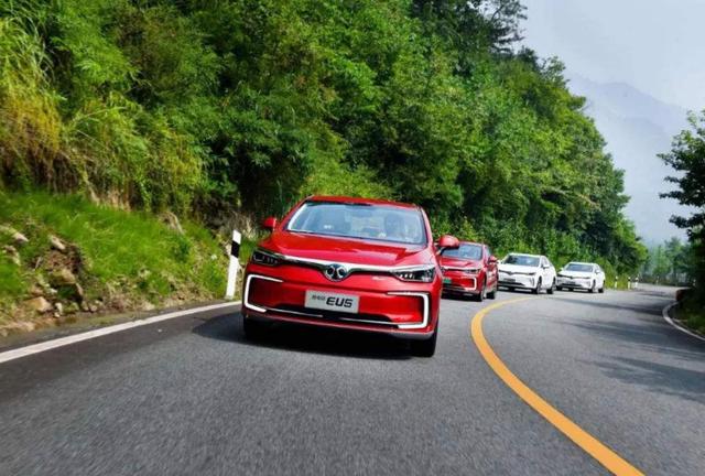4月份新能源车销量公布，Model 3跌落神坛，北汽EU惜落榜
