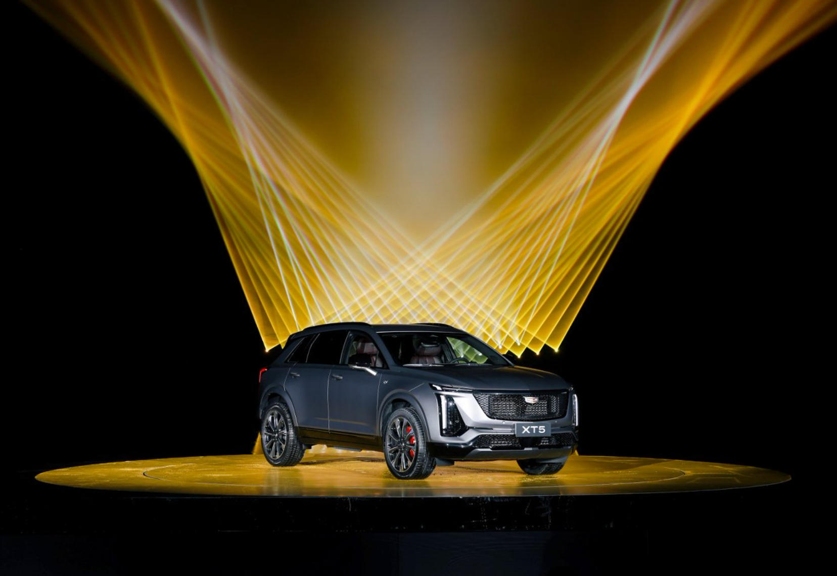 看完凯迪拉克XT5的哑光车漆,还有22.99万的起步价,我陷入了沉思